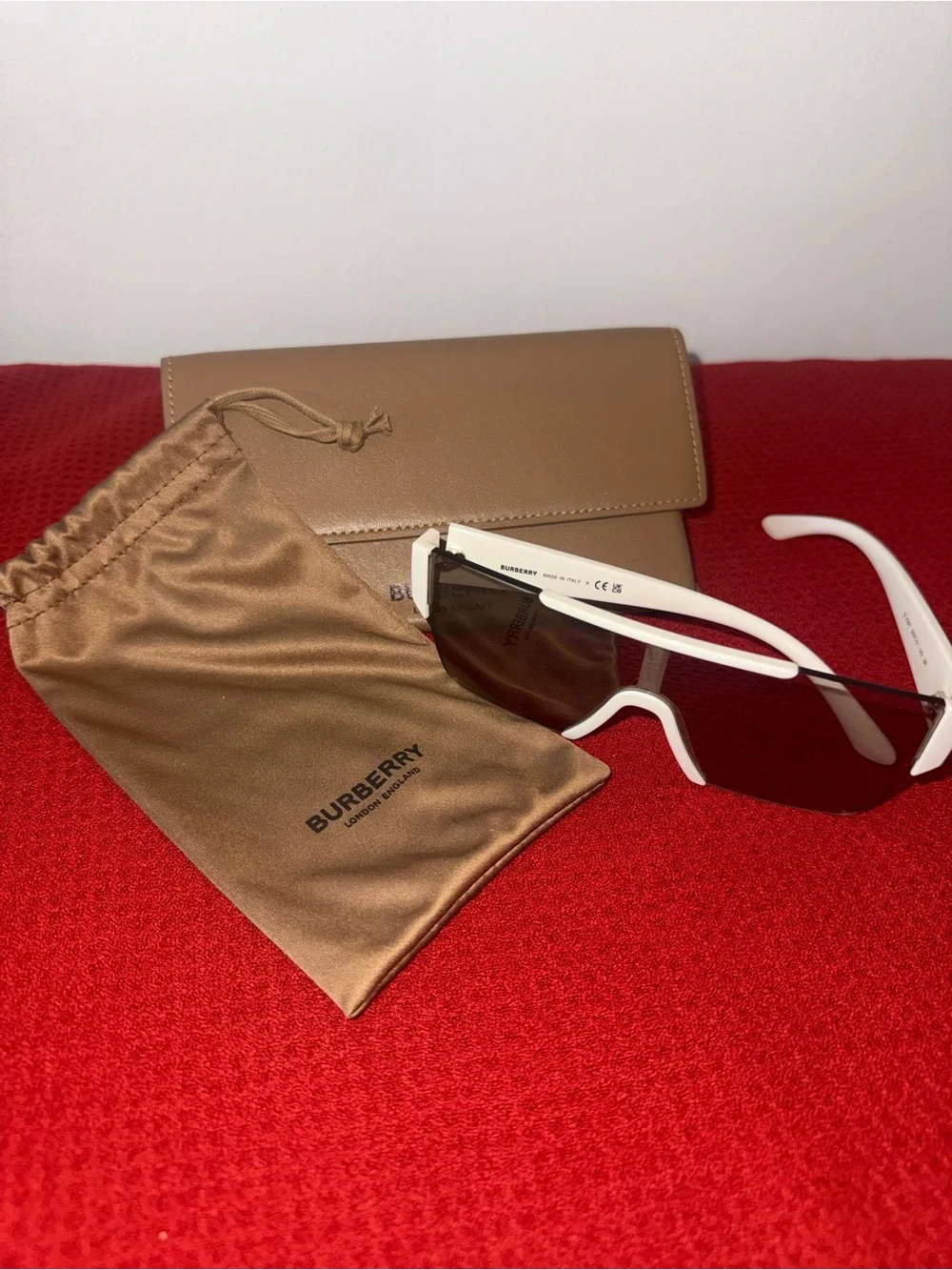 Burberry White Frame Sunglasses with Brown Gradient Lenses